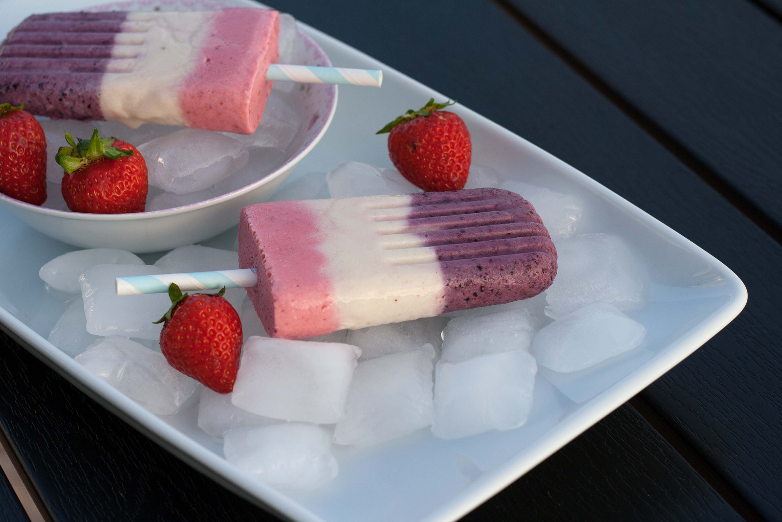 Popsicle with Greek Yogurt and Berries Easy recipe