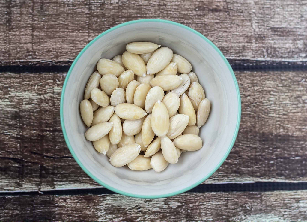 Peeled almonds store