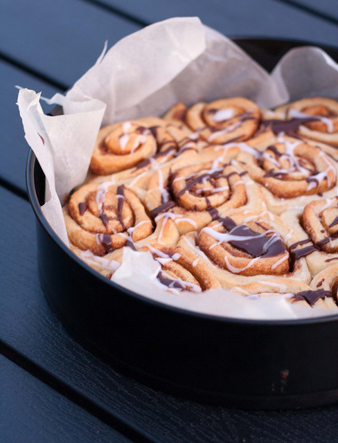 Recipe for homemade Cinnamon buns (rolls) - with no dry edges!