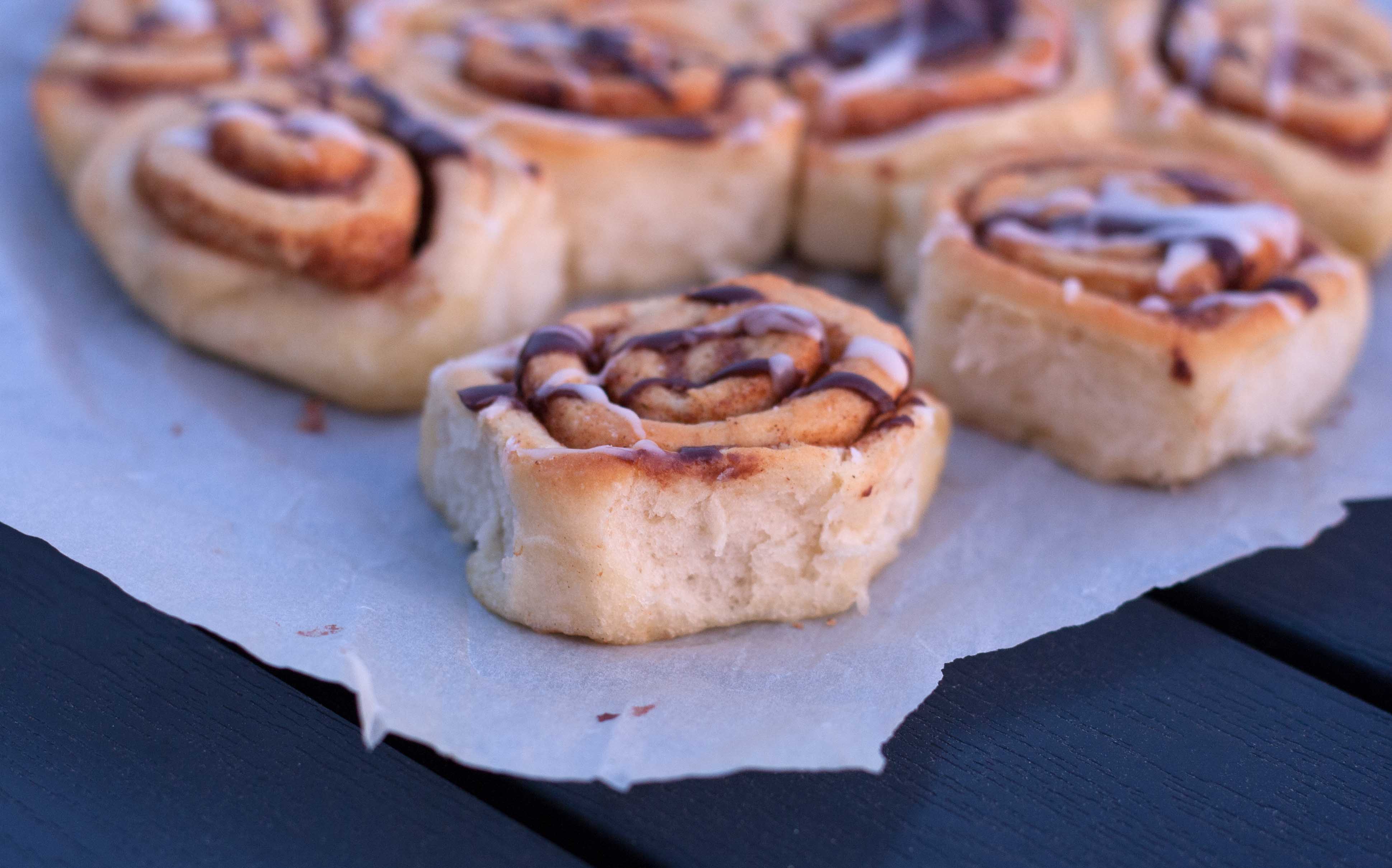 Recipe for homemade Cinnamon buns (rolls) - with no dry edges!