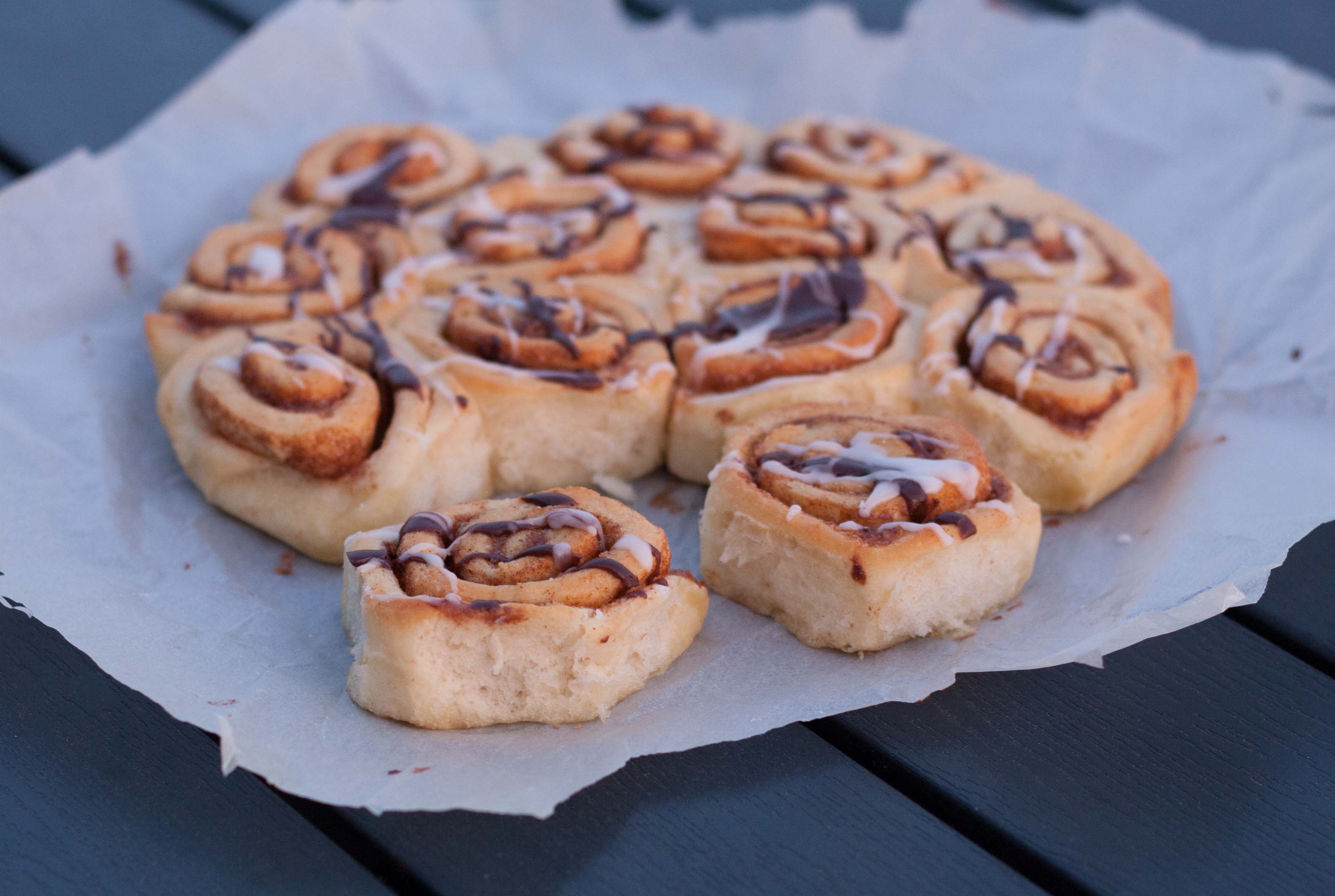 Recipe for homemade Cinnamon buns (rolls) - with no dry edges!