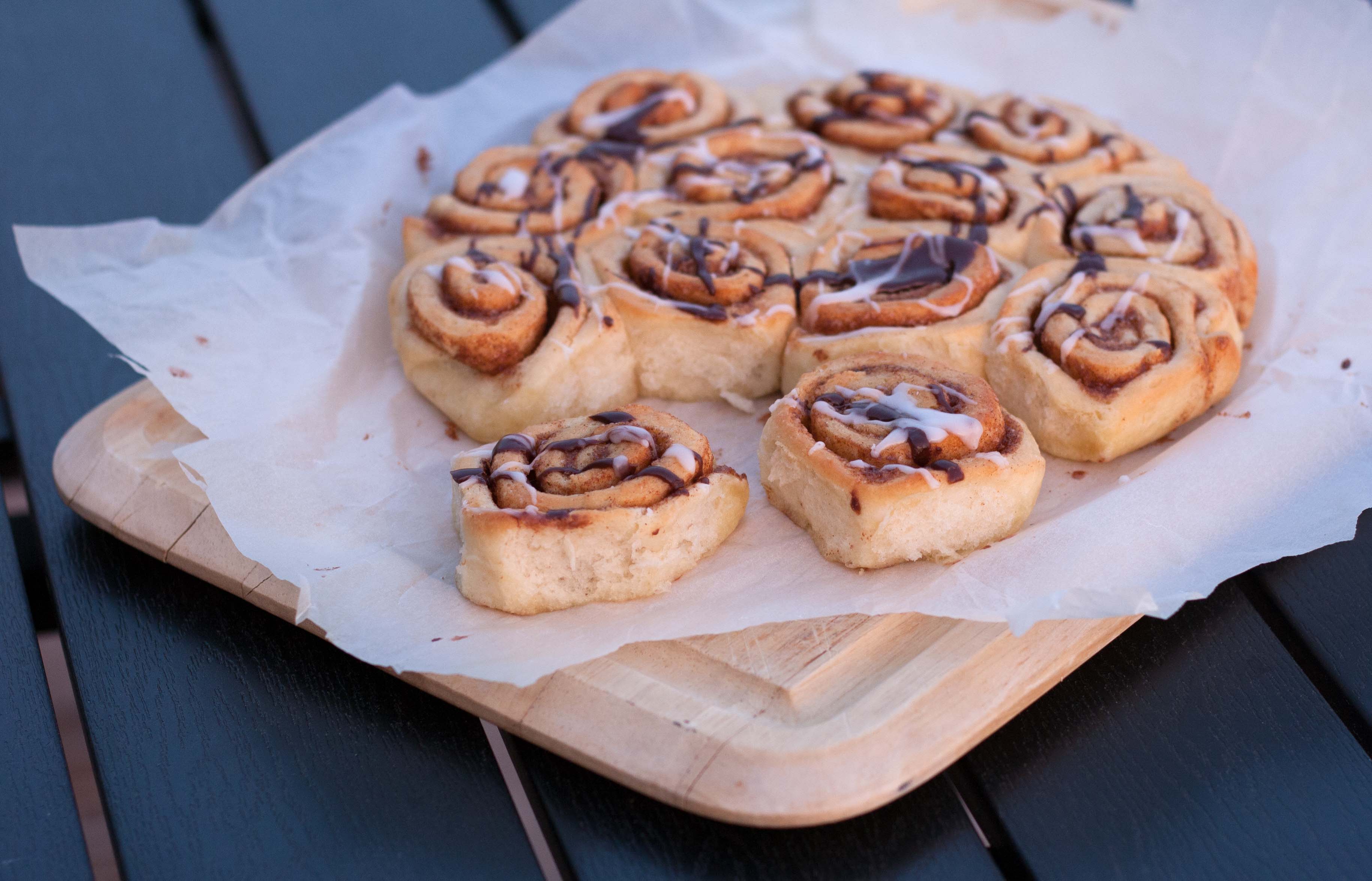 Recipe for homemade Cinnamon buns (rolls) - with no dry edges!