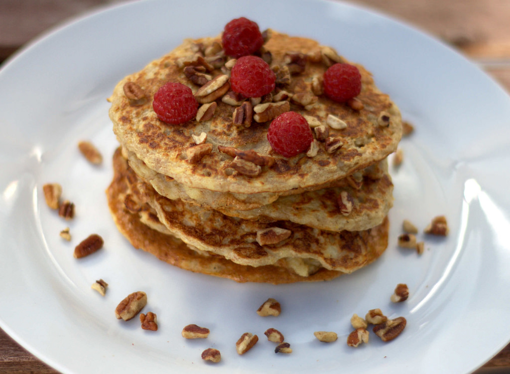 Recipe for Nordic Healthy Pancakes with Oats and Apples