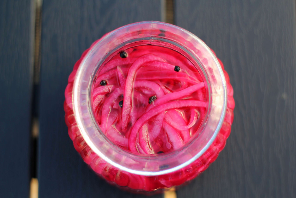 Pickled red onions Nordic style (1)