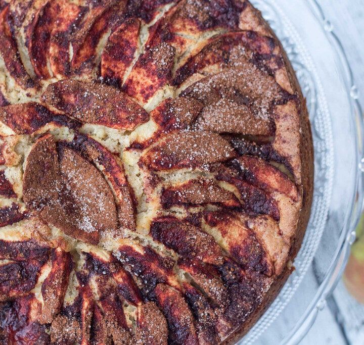 Recipe for Nordic Apple Cake with Cinnamon
