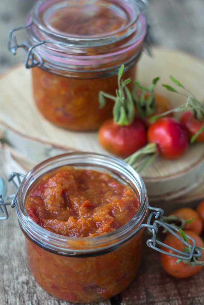 Recipe for Nordic Rose Hip Jam with Apples