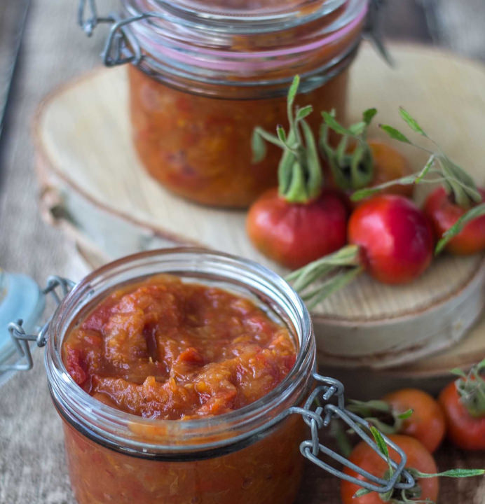 Recipe for Nordic Rose Hip Jam with Apples
