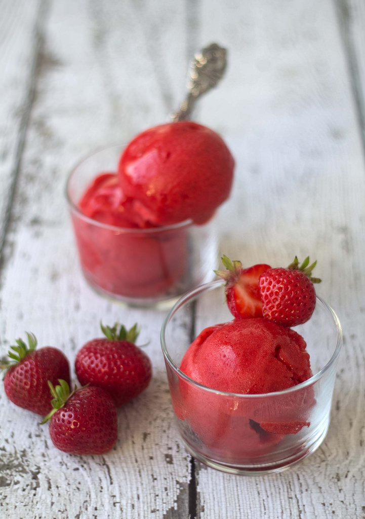 Recipe for Delicious Strawberry Sorbet - EASY and very DELICIOUS!