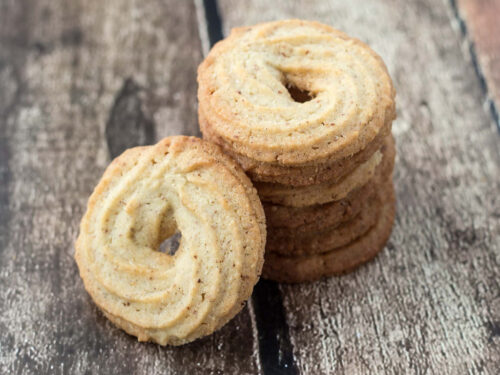 Recipe for Danish Butter Cookies (Vaniljekranse) - The BEST recipe