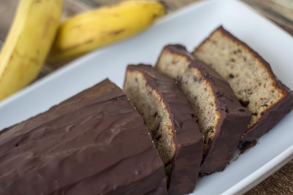 Recipe for Danish Banana Cake with Chocolate