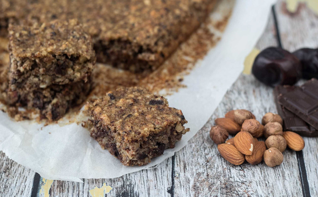 Recipe for Healthy Banana Cake with Chocolate and Dates