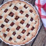 Recipe for Nordic Apple Pie with Cinnamon and Almonds