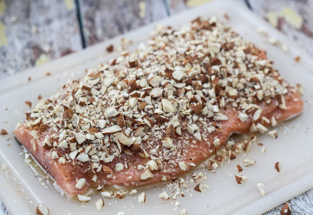 Recipe for Nordic Baked Salmon with Honey and Almonds