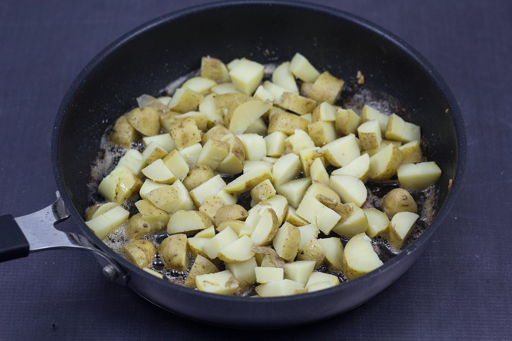 Recipe for homemade Butter-Fried Potatoes (Brasede kartofler)