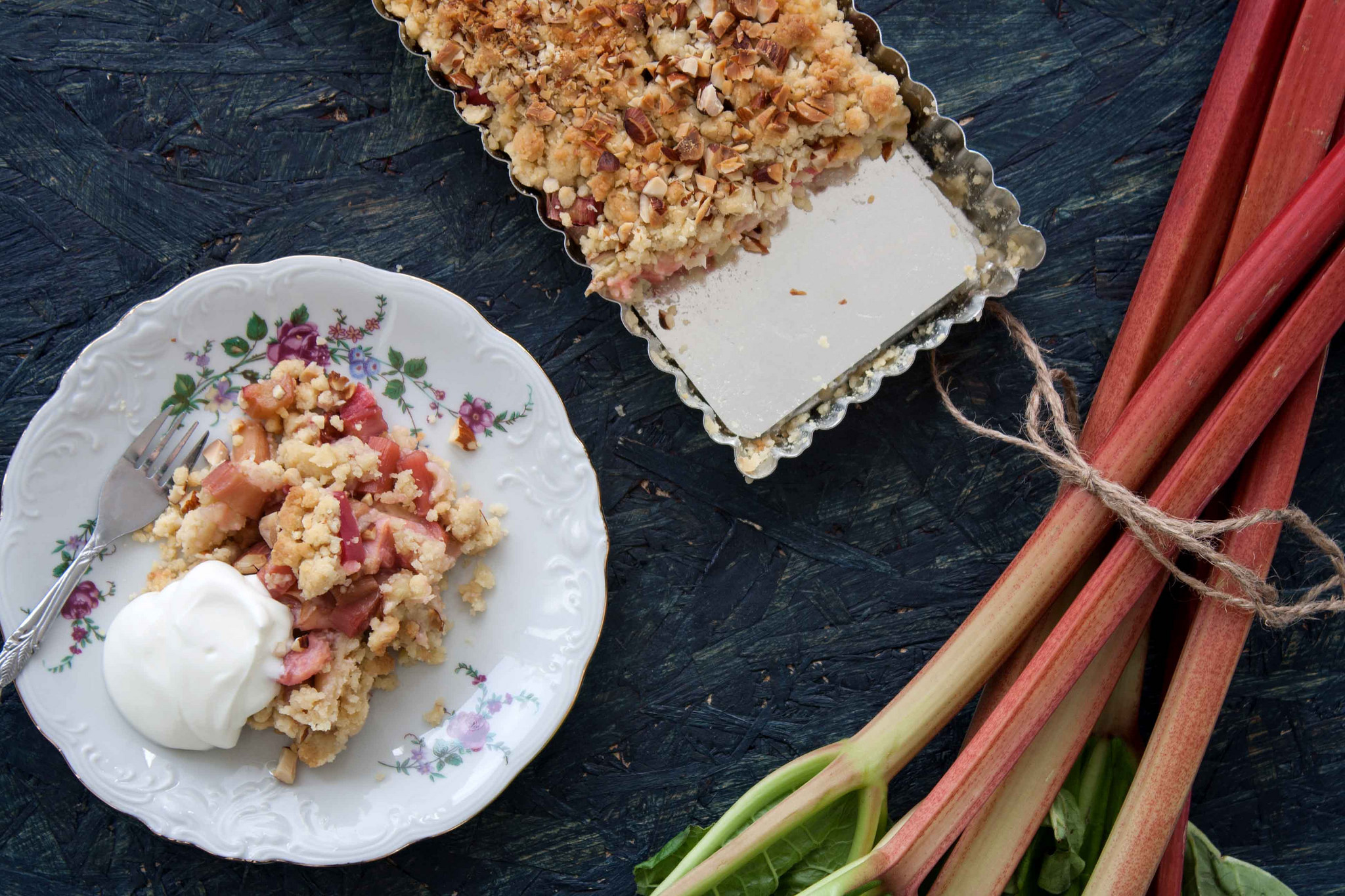 Recipe for Homemade Rhubarb Crumble Pie