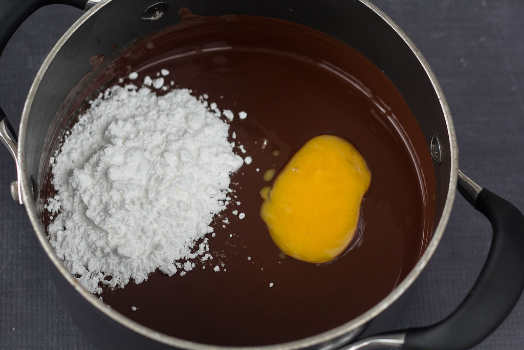 Recipe for Mini kiksekage (Danish chocolate biscuit cake)