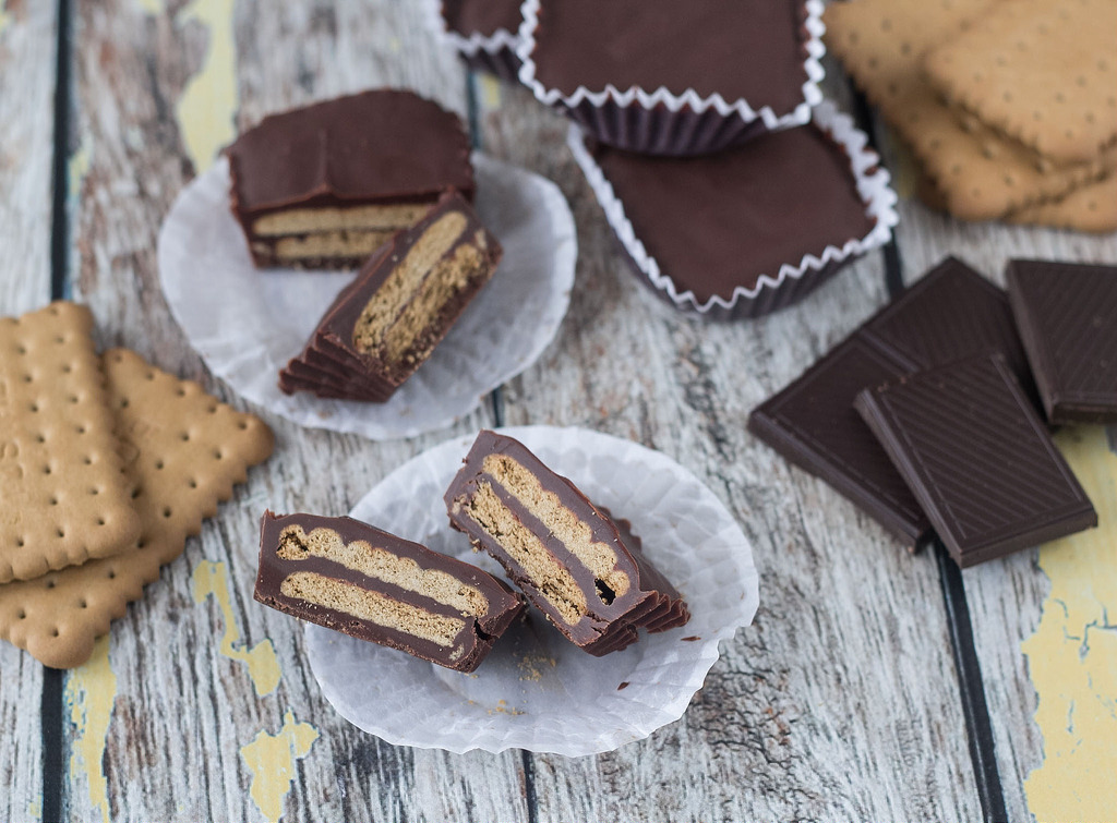 Recipe for Mini kiksekage (Danish chocolate biscuit cake)