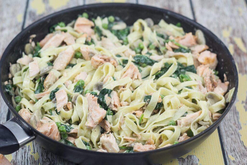 Recipe for Homemade Fresh Pasta with Spinach and Salmon