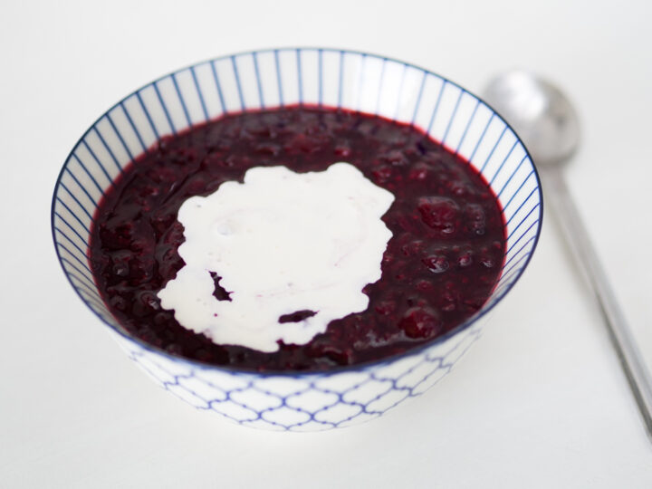 Danish Red Berry Pudding (Rødgrød med fløde) - Nordic Food & Living
