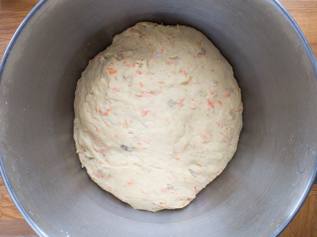 Danish Carrot Bread (Gulerødsboller)