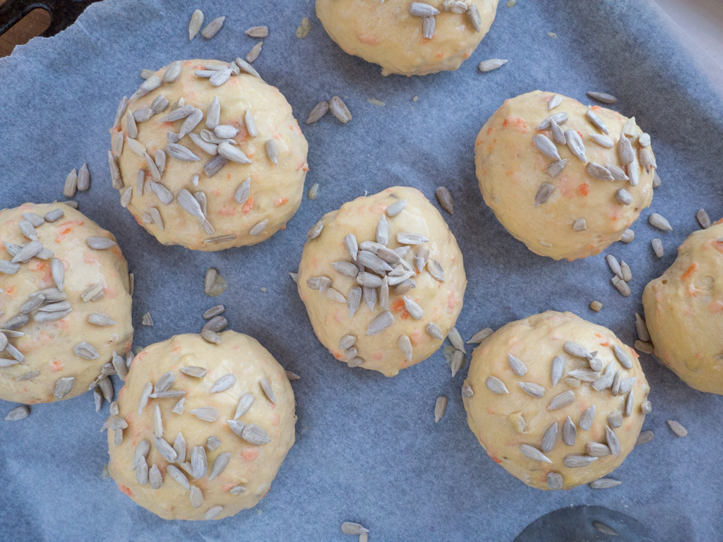 Danish Carrot Bread (Gulerødsboller)