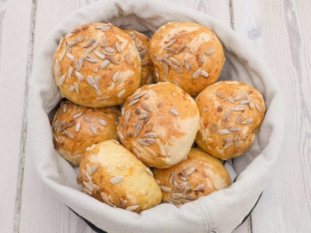 Danish Carrot Bread (Gulerødsboller)