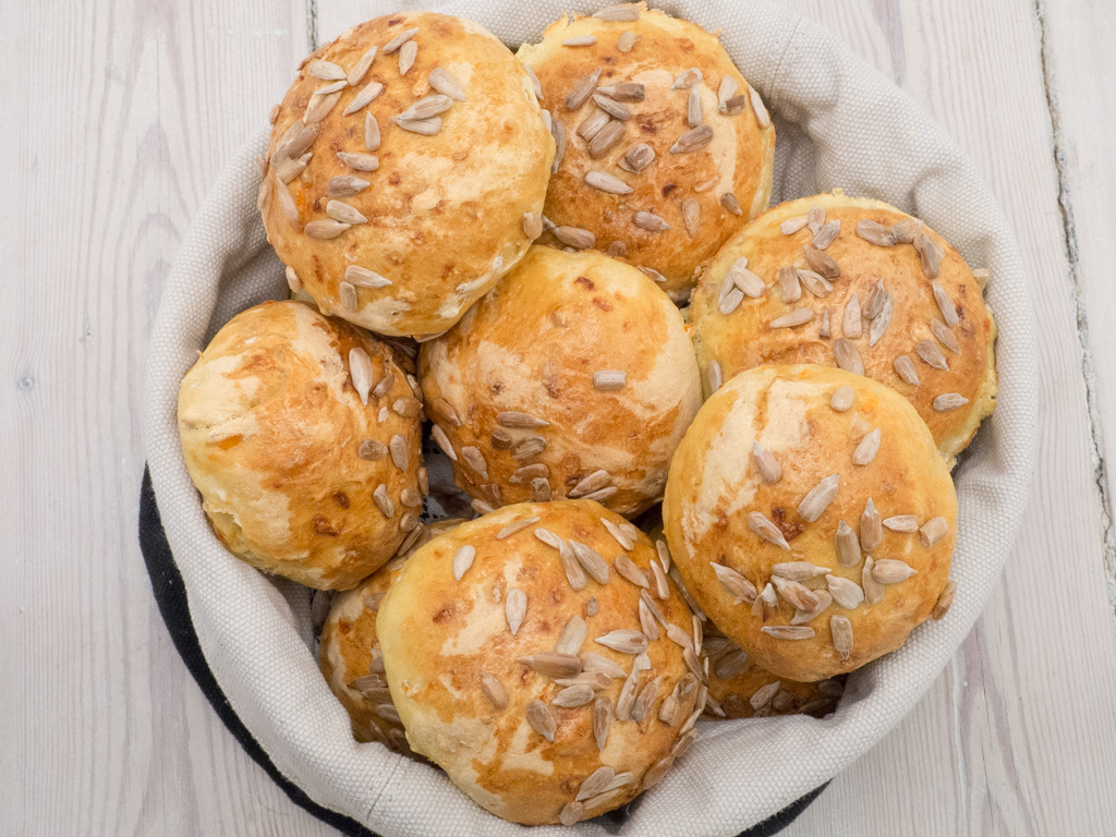 Danish Carrot Bread (Gulerødsboller)