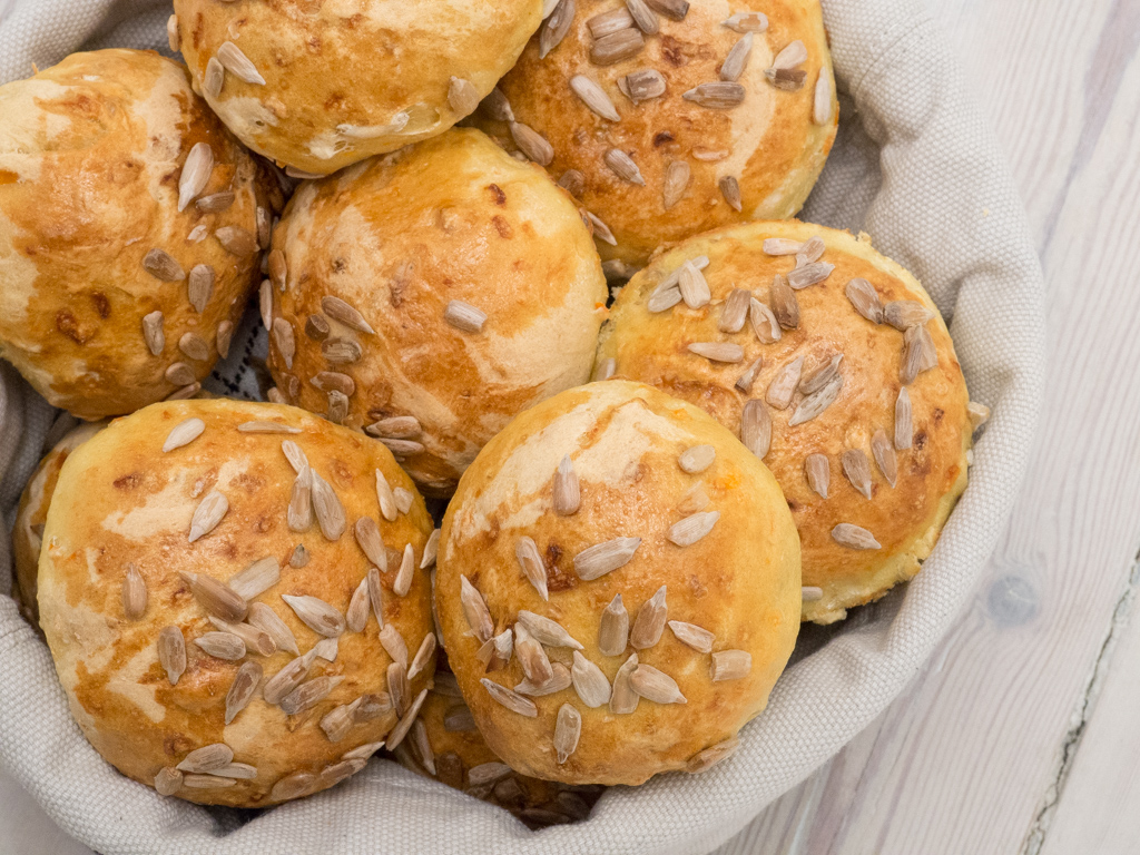 Danish Carrot Bread (Gulerødsboller)