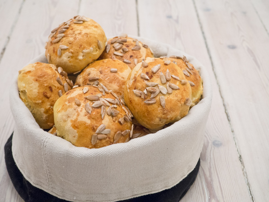 Danish Carrot Bread (Gulerødsboller)