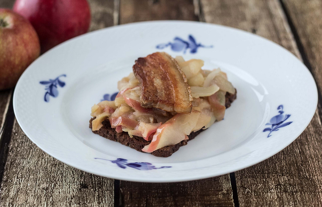 Recipe for Homemade Danish Apple Pork (Æbleflæsk)
