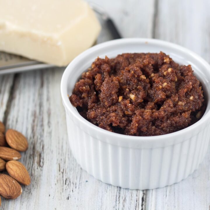 Recipe for homemade sun-dried tomato parmesan pesto