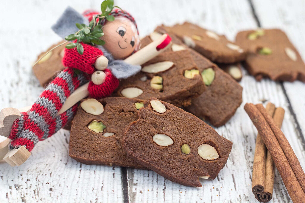 Recipe for Homemade Danish Brown Cookie (Brunkager)