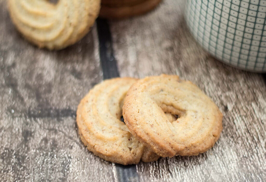 Recipe for Homemade Danish Butter Cookies (Vaniljekranse)