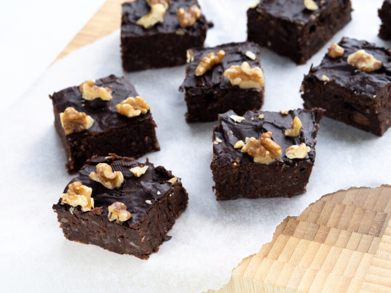 Recipe for Healthy Brownie without sugar and flour - Nordic Food & Living